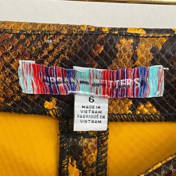 Urban Outfitters 6 snakeskin flare pants metallic black yellow mid rise animal - Picture 4 of 7